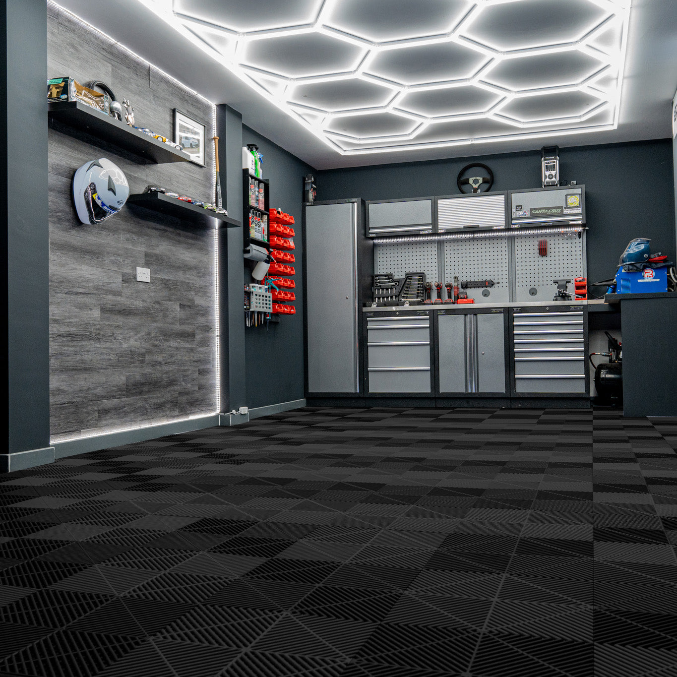 Q-Rax Piastrelle Garage Nere 225pz 36mq con Luci LED Esagonali