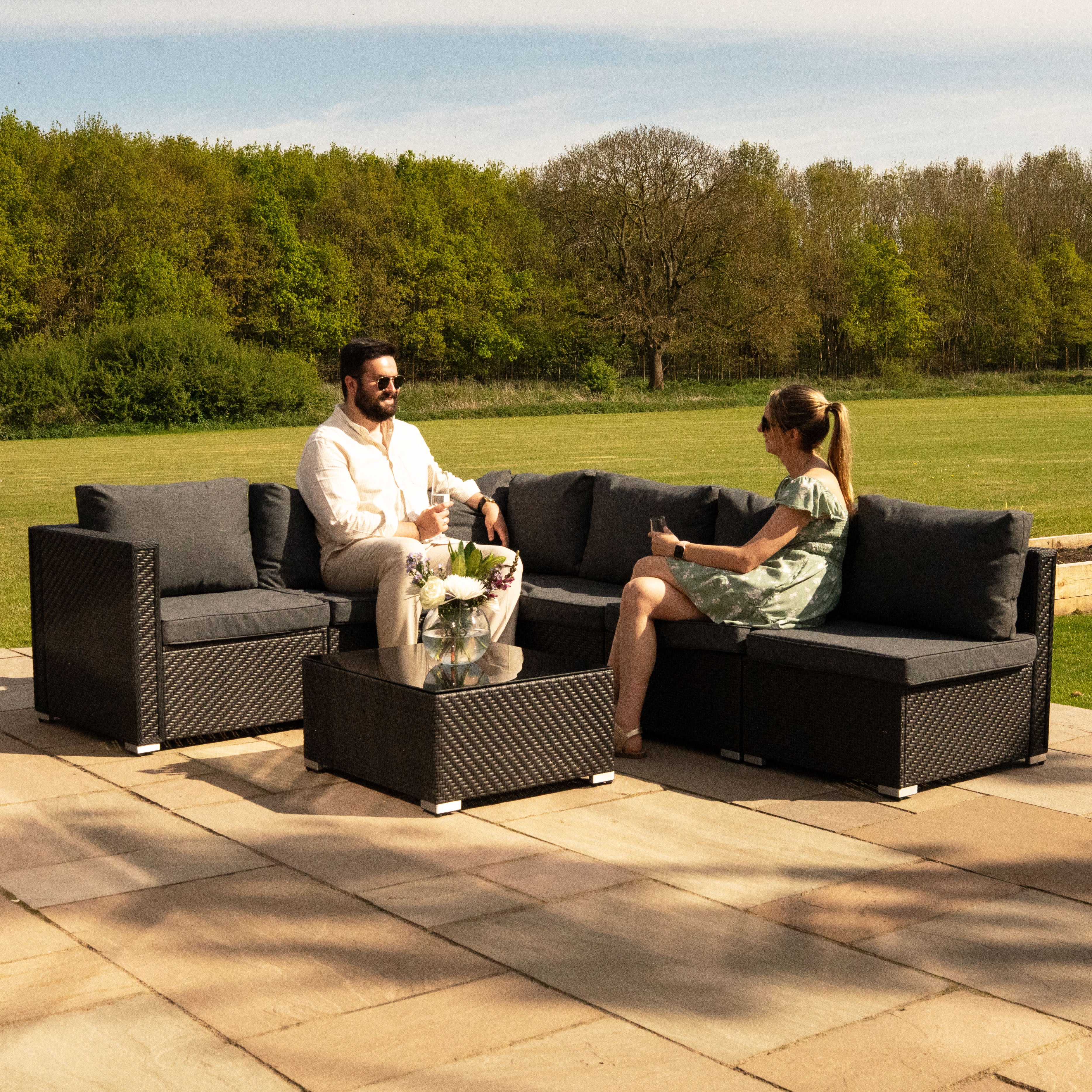Q-Rax Mobili da Esterno set rattan 7 pezzi nero con baule