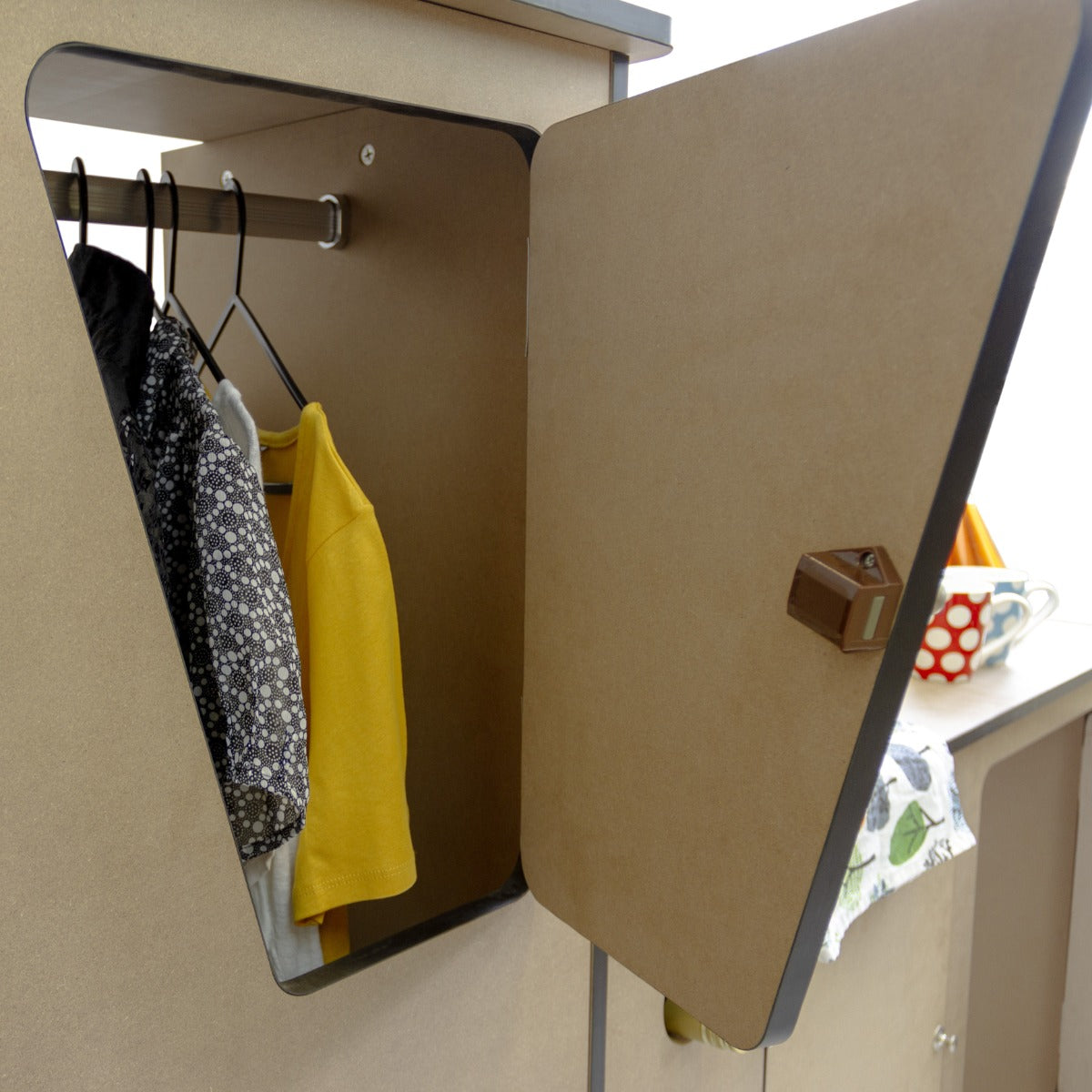 Q-Rax Credenza Camper MDF Sinistra 1145 mm con Portabottiglie