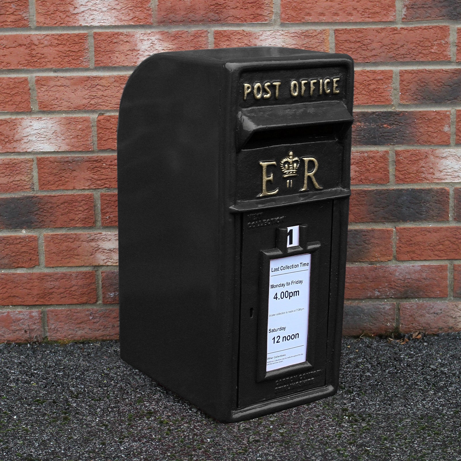 Q-Rax Britannica Cassetta Postale con Piedistallo Nero Ghisa