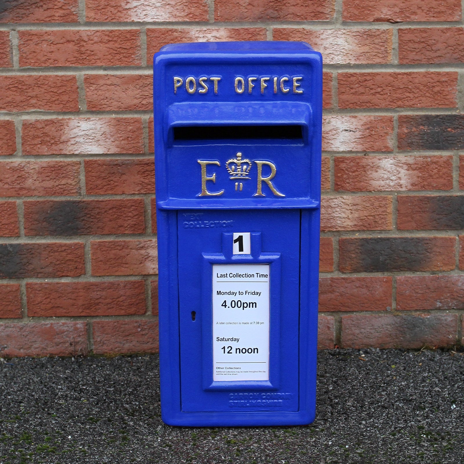 Q-Rax Cassetta Postale Britannica Blu Ghisa con Piedistallo