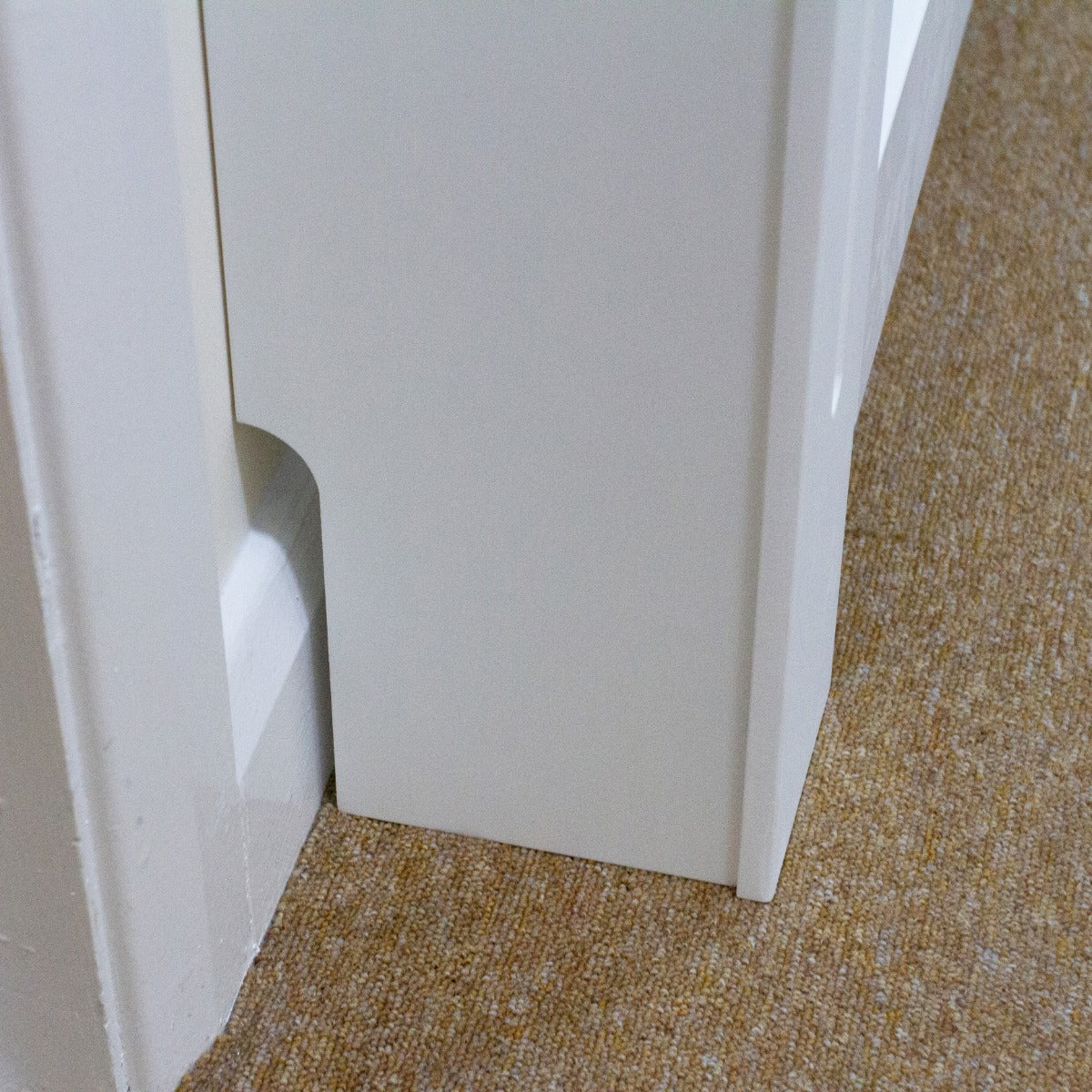 Q-Rax Copritermosifone MDF Bianco 1115 mm griglia mensola 10 kg